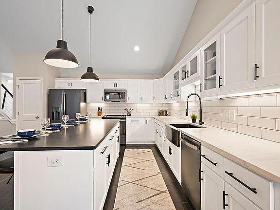 5th image of 4302 Pickering Dr