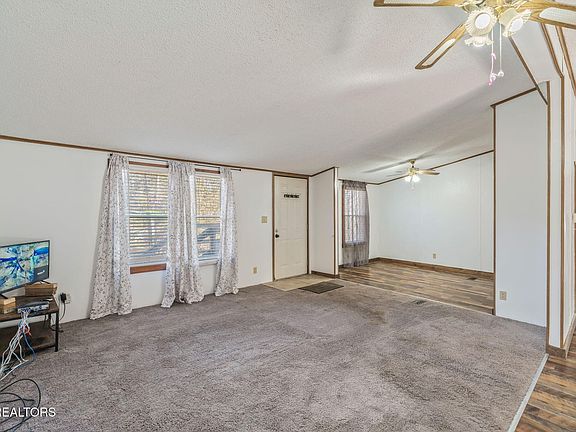 4th image of 1605 Ten Oak Way