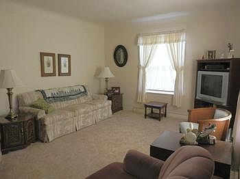 Spacious living room