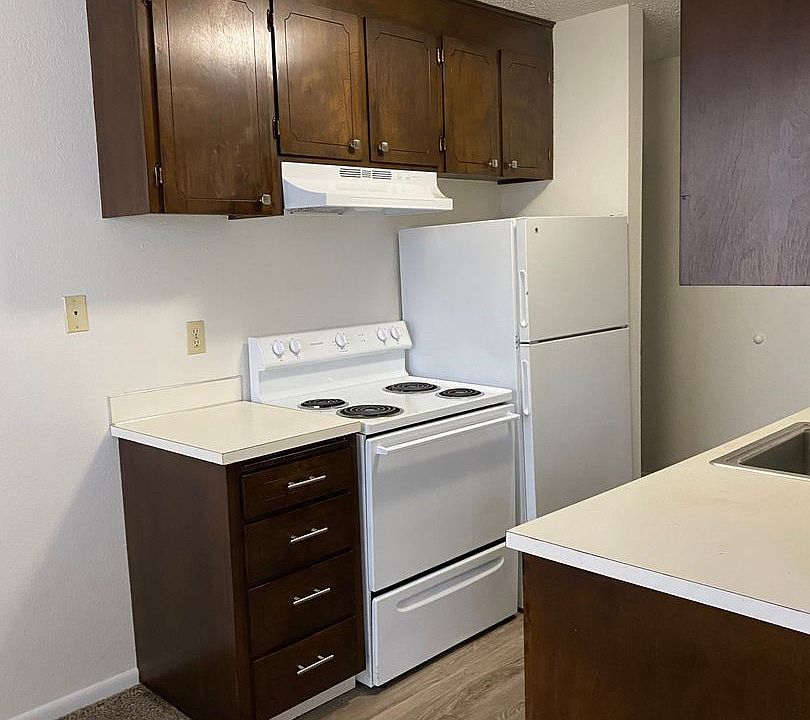 1st image of 490 9th St NE APT 27