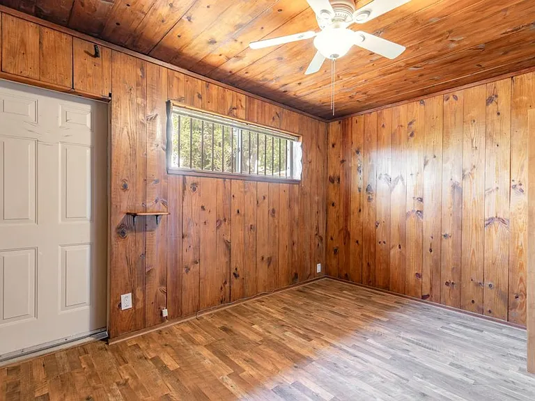 1584 Valencia Ave — Photo 16