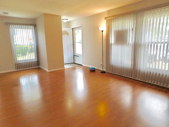 5th image of 619 Shaw Ct