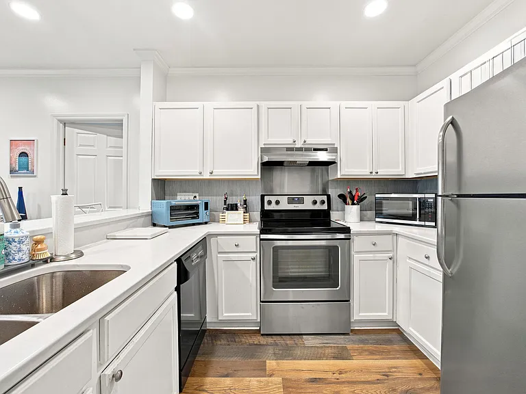 3200 Selwyn Farms Ln #1 — Photo 9