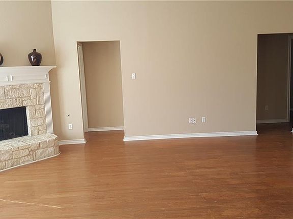 3rd image of 607 Delores Dr