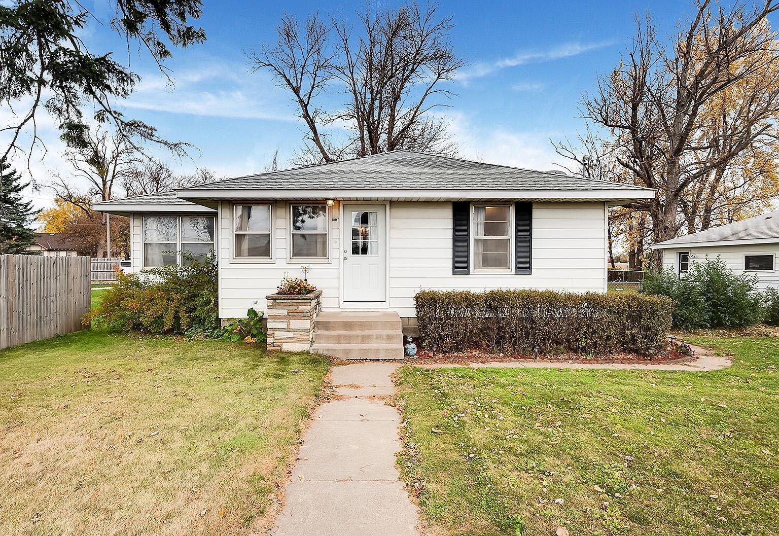 206 Main St E Vermillion Mn 55085 Mls 5670354 Zillow