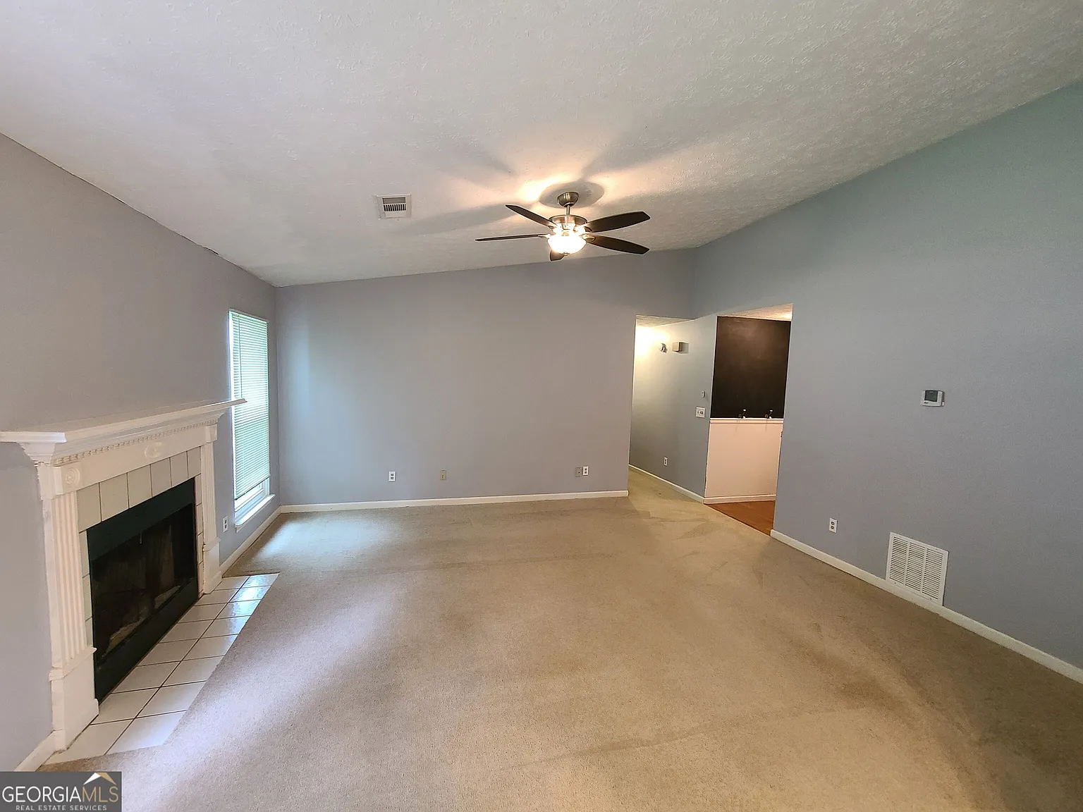 3 bed, 2.0 bath, 1226 sqft, $2,200 — Photo 2
