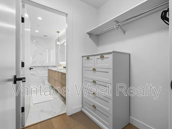 3800 Capozzi Rd #806, Kelowna, BC V1W 3L2
