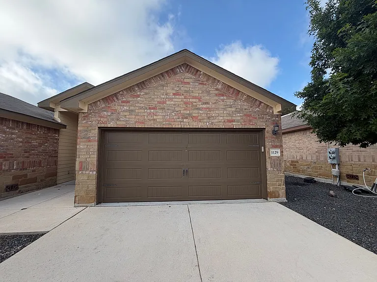 1129 Stanley Way — Photo 1