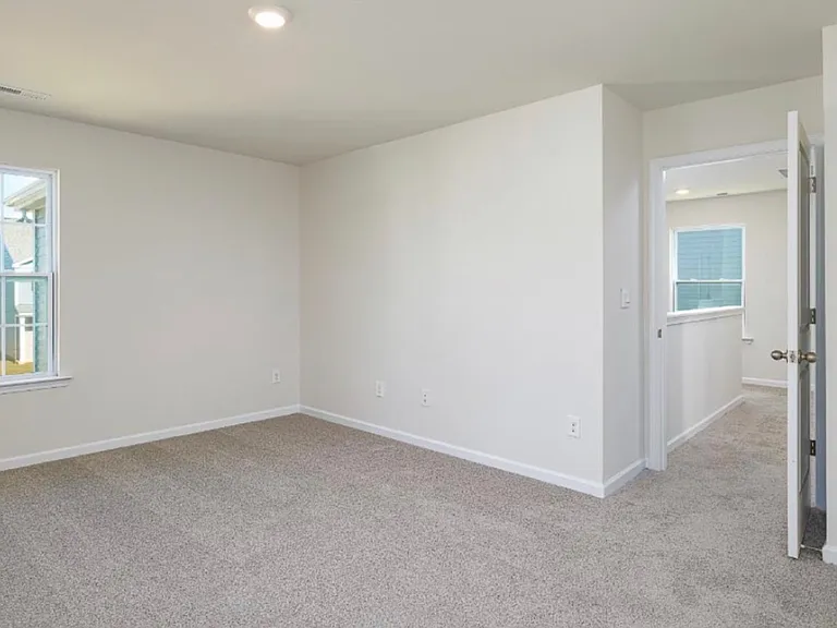 1361 37th Avenue Ln NE — Photo 10