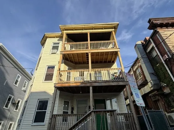 185 Lowell St APT 2, Somerville, MA 02144