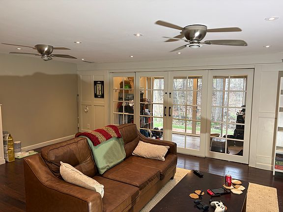 5th image of 376 Great Rd APT 13