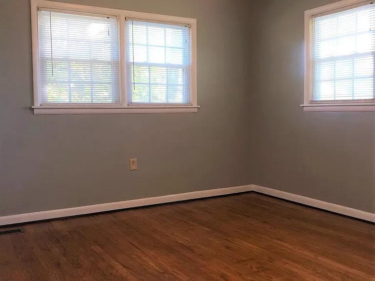 98 Montclair Cir — Photo 13