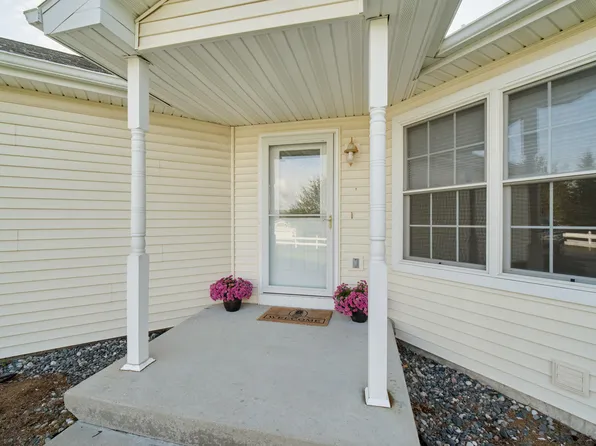 1852 Pine Ridge Dr, Manistee, MI 49660