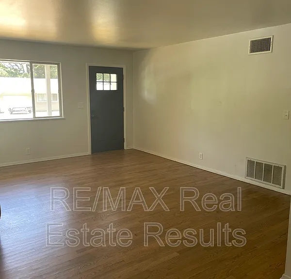 113 N Nolan Ave — Photo 3