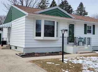 710 S 30th St, Manitowoc, WI 54220