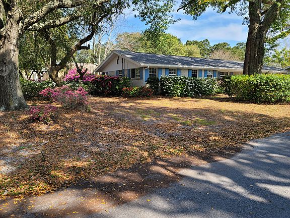 2nd image of 301 Poinciana Dr