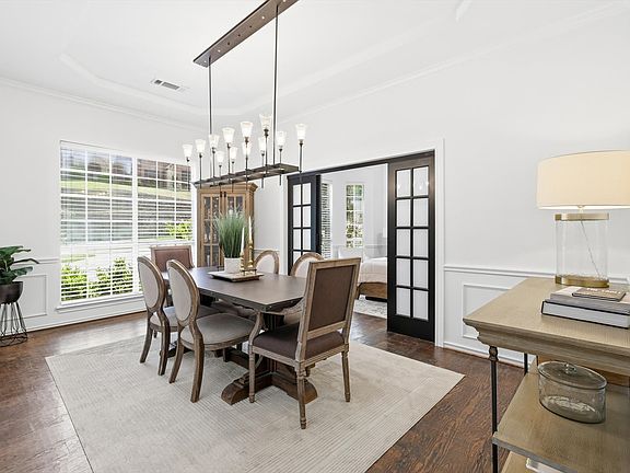 4th image of 3306 Castlewood Blvd