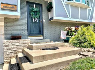 24 Greenbriar Dr, Jacksonville, IL 62650