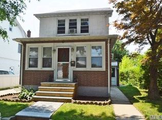 31 S 16th St, New Hyde Park, NY 11040