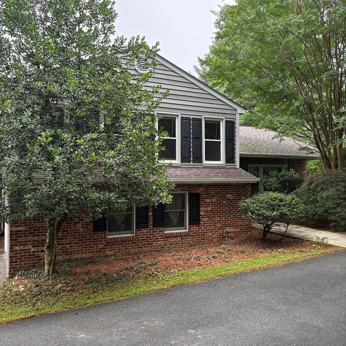 4 bed, 2.5 bath, 2256 sqft, $4,200 — Photo 1