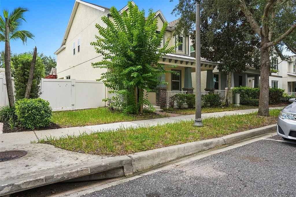 3 bed, 2.5 bath, 1977 sqft, $3,300 — Photo 2