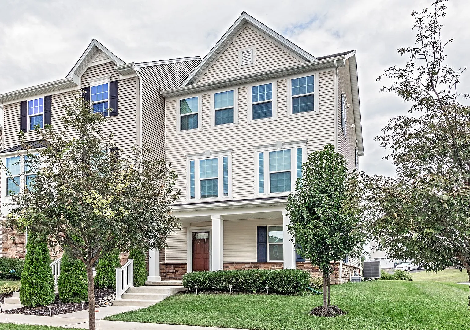 Middletown - 3 bedroom, 2.5 bath townhome — Photo 1