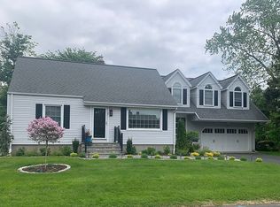 17 Wilcox Rd, Milford, CT 06460