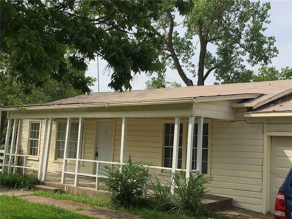 2nd image of 204 Stallings St