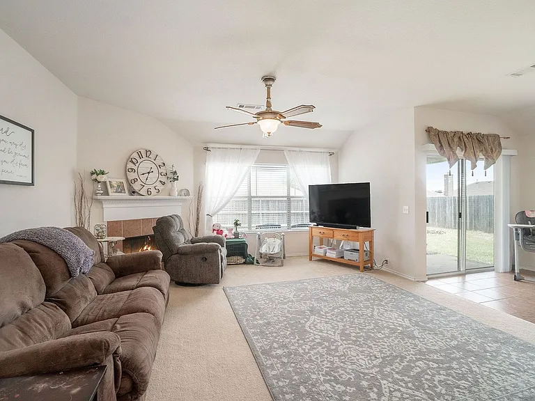 1327 Primrose Dr — Photo 15