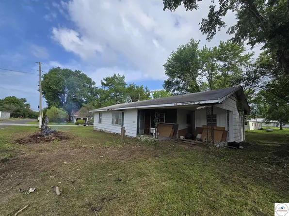 305 W 3rd St, Lowry City, MO 64763