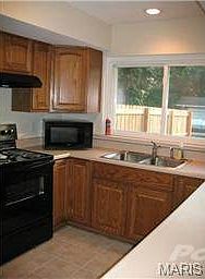 3rd image of 422 Tamarack Dr