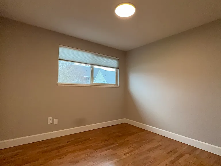 708 N L St #4 — Photo 11