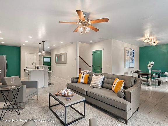 4th image of 310 Linden Cir