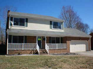 15 Phyllis Ln, Hampton, VA 23666
