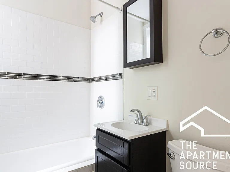 1419 W Hutchinson St #1 — Photo 7