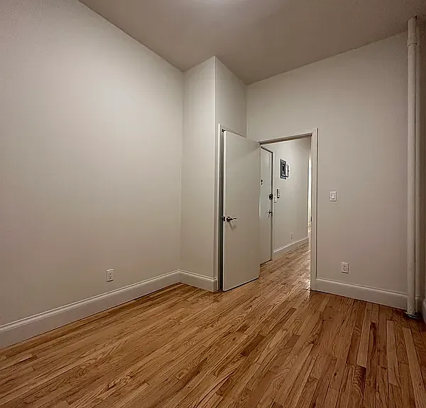 313 W 54th St #1RE — Photo 7