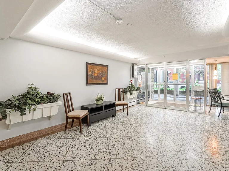 293 Upper Wentworth St — Photo 16