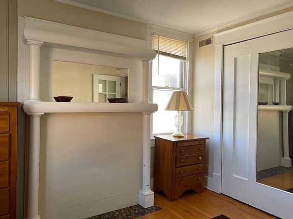 4th image of 109 1/2 E Church St