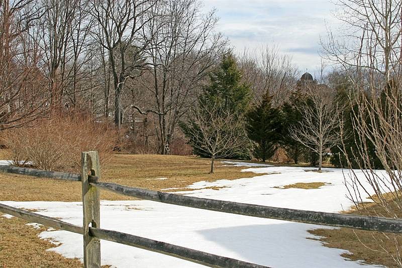 1st image of 1B Brook Pasture Ln