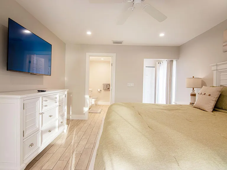 830 SW Santa Barbara Pl — Photo 6