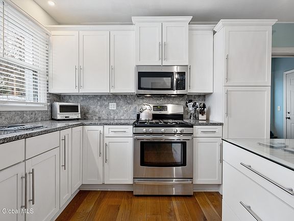 3rd image of 212 Circular Street