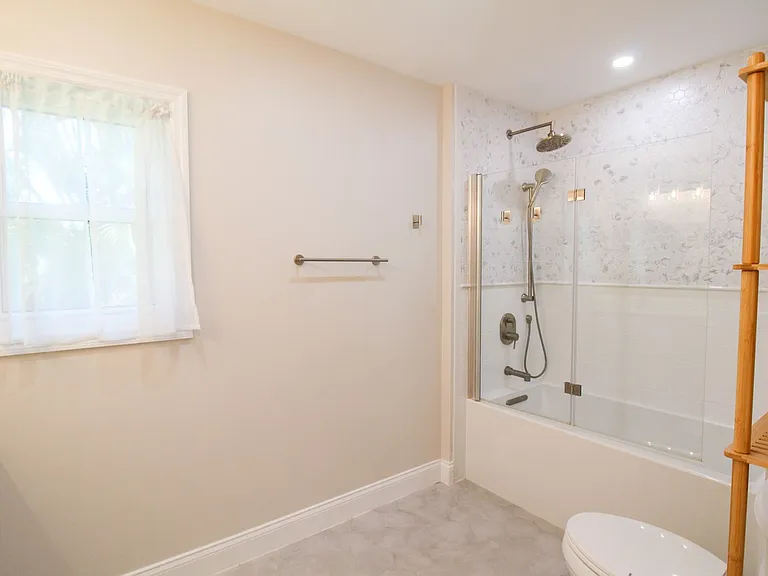 691 Russell St — Photo 22