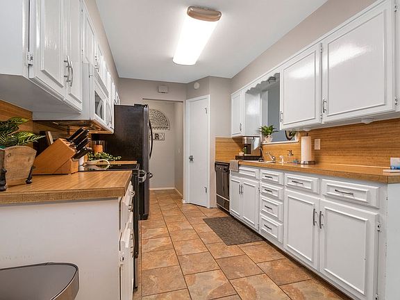 5th image of 2572 Sunset Dr