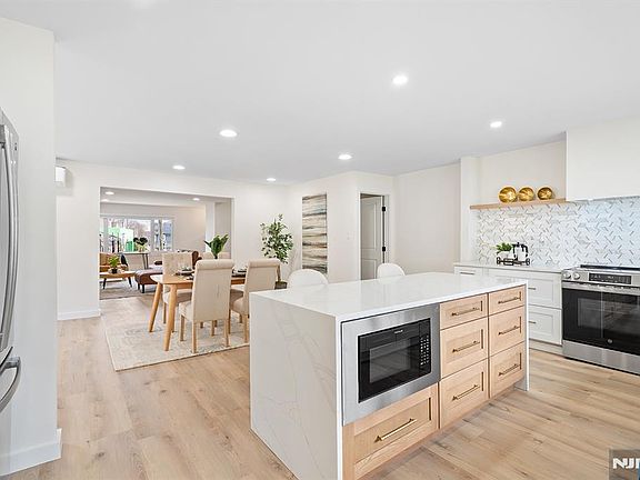 5th image of 290 Queen Anne Rd