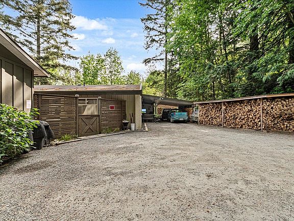 5th image of 46675 Extrom Rd