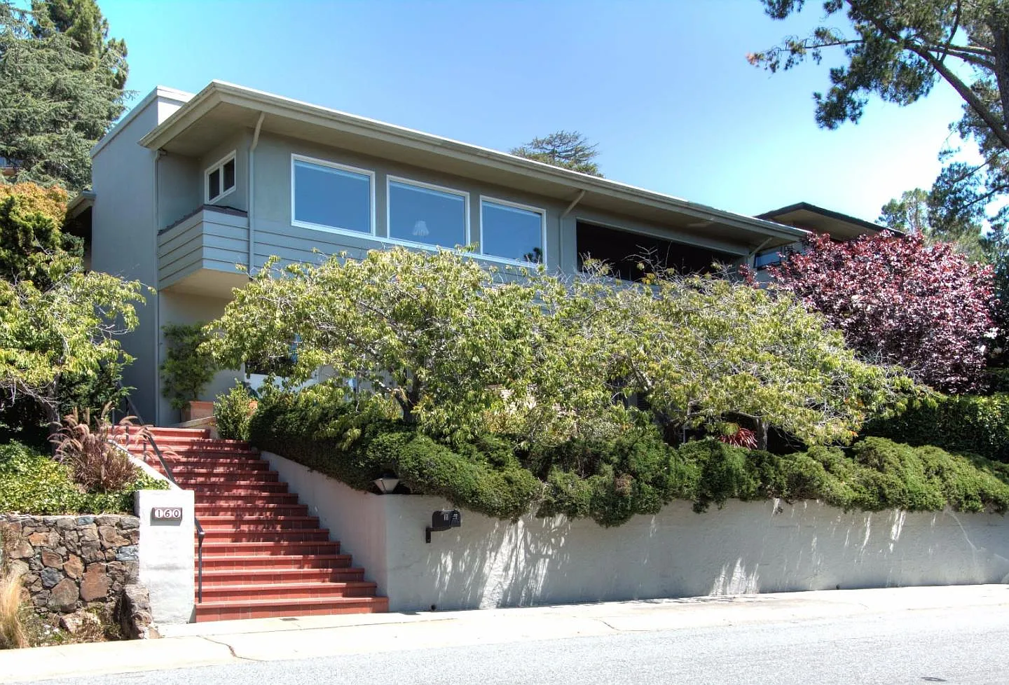 160 Gramercy Dr photo 1
