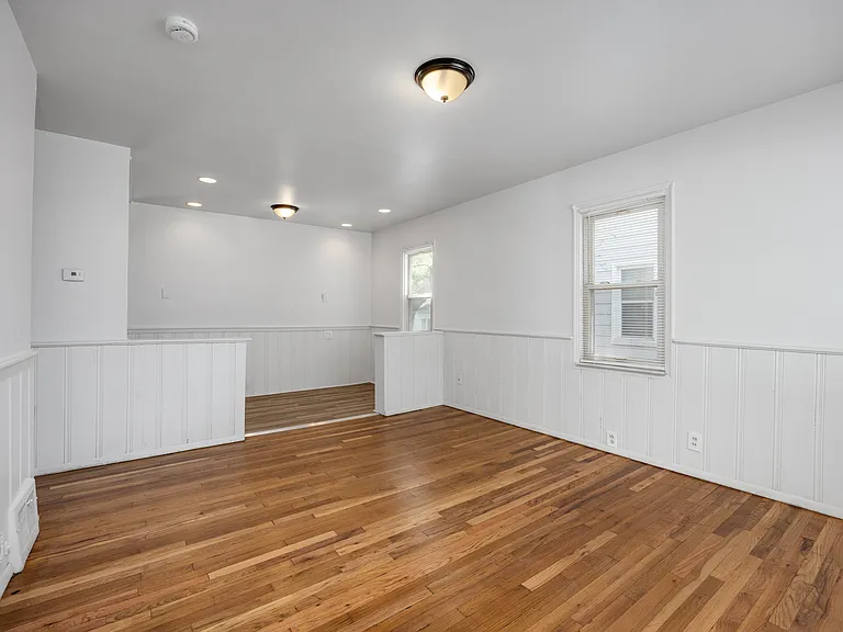 26080 Blumfield St — Photo 3