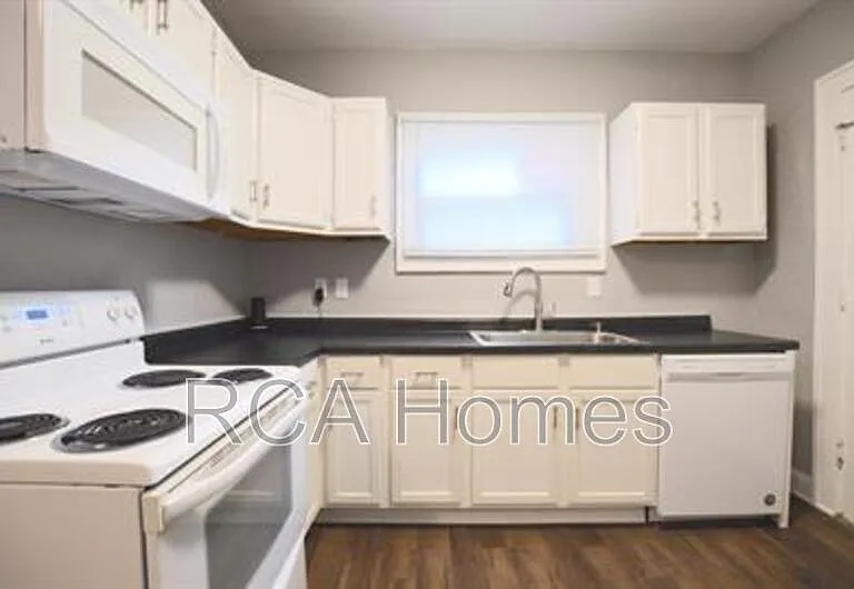 3618 Salem St — Photo 4