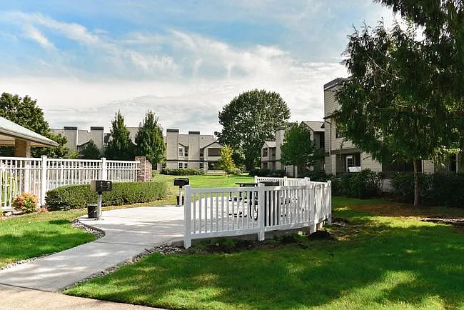 Park Crest Commons — Photo 16
