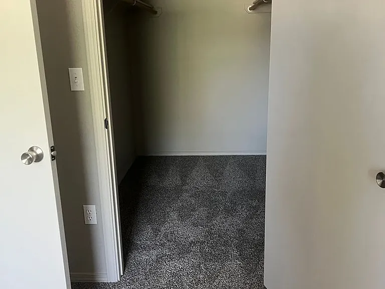 Northwest Pointe Apartments — Photo 8